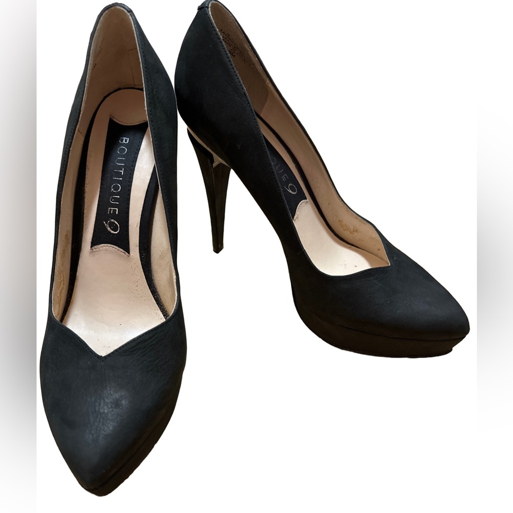 High heeled Black pumps